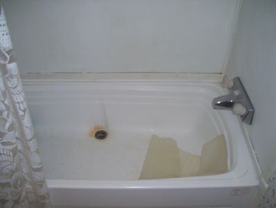 Replacing A Bathtub, Middle Drain Bathtub